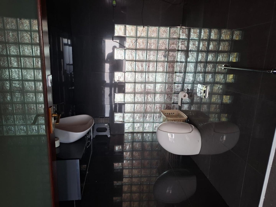 5 Bedroom Property for Sale in Protea Heights Western Cape